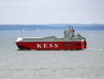 Der 100m lange Fahrzeugtransporter ISAR HIGHWAY am 29.09.23 auf der Ostsee