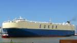 Der Autotransporter Morning Classic am 17.05.2014 im Hafen von Bremerhaven. Sie ist 200m lang und 32m breit.