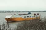 31.12.09 i Hamburg - REPUBLICA DEL BRASILE passiert gerade den  Kanonenberg . Die Grimaldi Liner kommen regelmig nach Hamburg und man kann da auch als Passagier mitfahren.