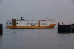 Hier passiert die Grande Anversa (IMO 9287417) die Hafeneinfahrt von Cuxhaven. Das Schiff ist 176 Meter lang und steht unter italienischer Flagge. Es wurde 2004 durch die GRIMALDI GROUP (Italien) in Dienst gestellt. Aufgenommen am 19.02.2009