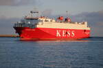 Die Schelde Highway auf dem Seeweg von Immingham, United Kingdom (UK) nach Rostock beim Einlaufen am 03.06.2025 in Warnemünde.