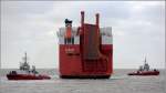 Die 2011 gebaute TIGER (IMO 9505039) dreht am 22.09.2014 mit Schlepperunterstützung auf der Weser vor der Nordschleuse in Bremerhaven. Dieser Autotransporter ist 232 m lang, 32 m breit, hat einen Tiefgang bis 11,3 m, eine GT/BRZ von 74.255, eine DWT von 30.140 t und kann 7.800 Fahrzeuge transportieren. Heimathafen ist Valletta (Malta).
