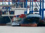 TMS Zaria (02334940) ist am 03.07.2014 beim Bunkern des Container-Feeders Adelina D (IMO 9306079 , 168 x 25,30) im Hafen HH am Burchardkai.