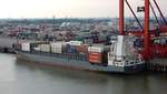 Das 149m lange Containerschiff ALANA am 10.06.19 in Bremerhaven.