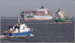 Der elbabwrts fahrenden COSCO SHENZHEN begegnen bei Cuxhaven die CELLUS und die BRGERMEISTER BAUER. 03.05.2008