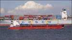 Ziemlich klein wirkt die 83 m lange SERGEY KUZNETSOV (IMO 8606276) vor der COSCO SHENZEN. Die SERGEY KUZNETSOV wurde 1987 gebaut, ist 13 m breit und hat eine GT von 2610. Heimathafen ist Arkhangelsk in Russland. Aufgenommen am 03.05.2008 in der Elbmndung.