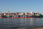 Containerfrachtschiff CMA CGM NOTRE DAME (IMO 1028035); Datum: 15.07.2026; Aufnahmeort: Elbe/Hafen Hamburg, Deutschland. Das Bild zeigt die NOTRE DAME -  das aktuell weltgr��te Containerschiff mit LNG-Antrieb - beim Erstbesuch  in Hamburg.