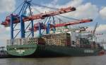 EVER SHINE, ein Container-Schiff von der Reederei EVERGREEN wird am 05.05.2013 in Hamburg beladen.