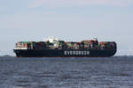 Container Ship Ever Gentle (IMO:9820922) Baujahr 2019 L.4000 x 59 am 19.07.2019 Otterndorf Elbe.