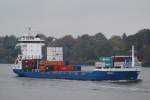 Die Freya IMO-Nummer:9219874 Flagge:Niederlande Lnge:118.0m Breite:18.0m passiert beim einlaufen in den Hamburger Hafen am 26.10.09 den Yachthafen Finkenwerder.