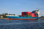Das niederländische Containerschiff GREETJE auf dem Seeweg von Rostock-Überseehafen nach Kaliningrad beim Auslaufen am Abend des 03.08.2021 in Warnemünde.