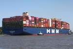 Containerfrachtschiff HMM COPENHAGEN (IMO 9863302); Datum. 12.07.2026; Aufnahmeort: Elbe/Hafen Hamburg, Deutschland.