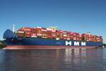 Containerfrachtschiff HMM GDANSK (IMO 9863326); Datum: 25.09.2026; Aufnahmeort: Elbe/Hafen Hamburg, Deutschland.