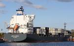 Lantau Arrow / Majuro IMO 9220067 bei der Einfahrt in die Schleuse Kiel - Holtenau, 08.05.2017