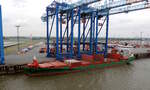 Das 158m lange Containerschiff MARBURG am 24.05.25 in Bremerhaven