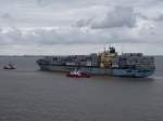 Mearsk Carolina auf der Weser mit den Schleppern RT Tasman und RT Pioneer bei einem  wende manöver am 12.06.2014