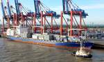 Das 210m lange Containerschiff MAERSK NIMES der MAERSK Reederei am 28.05.17 in Bremerhaven