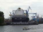 Frachter  MSC- Charleston  liegt auf Trockendock der Blohm & Voss- Werft in Hamburg. Dort wird dieser neu klassifiziert. 26.07.2011