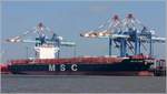 Die 2015 gebaute MSC ELODIE (IMO 9704972) liegt am 10.09.2017 an der Stromkaje in Bremerhaven. Sie ist 299,97 m lang und 38,23 m breit, hat eine GT/BRZ von 95.403, eine DWT von 109.576 t und eine Kapazitt von 8.800 TEU. Heimathafen und Flagge: Panama