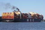 Containerfrachtschiff MSC MAXINE (IMO 9720287); Datum: 21.07.2026; Aufnahmeort: Elbe/Hafen Hamburg, Deutschland.