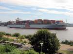 Hamburg am 31.8.09 - OOCL LONG BEACH auslaufend, Hhe Teufelsbrck.