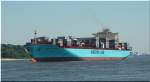 Hamburg am 12.06.06 - MAERSK STRALSUND verlsst Hamburg. Baujahr 2005,332 m lang, 108.212 tdw u 25 kn schnell.