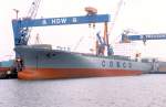 Kiel i April 94 - FEI HE am ausrstungskai der Kieler HDW.(50.600tdw, 23kn) Die Anker fehlen noch.