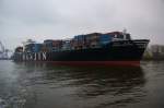 Am 07.11.2008 verlsst die Hanjin Shenzhen (IMO 9347437) den Hafen von Hamburg in Richtung Nordsee. Dieser Containerfrachter steht unter der Flagge von Panama und wurde erst 2008 von der Hanjin Shipping (Sdkorea) in Dienst gestellt. Der auf dem Bild relativ klein wirkende Frachter hat eine Lnge von immerhin 304 Metern und eine Breite von 40 Metern. 