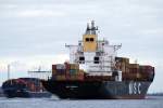 Schiffsbegegnung auf der Elbe bei Lhe zwischen dem Containerschiff MSC Rebecca IMO-Nummer:9139505 Flagge:Panama Lnge:243.0m Breite:31.0m Baujahr:1997 Bauwerft:Samsung Shipbuilding&Heavy Industries,
