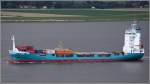 Die 1998 gebaute RAGNA (IMO 9173329) am 07.07.2011 Weser aufwrts fahrend. Sie ist 101 m lang, 18 m breit, hat eine GT von 3999 und eine Kapazitt von 508 TEU. Heimathafen ist Hamburg.