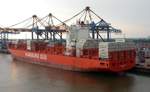 Das 300m lange Containerschiff SANTA BARBARA am 10.06.19 in Bremerhaven.