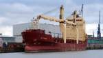 Das Containerschiff UAL Coburg am 08.01.2014 im Hafen von Bremerhaven. Sie ist 126m lang und 19m breit.