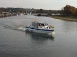 Wer es eilig hat von oder nach Hiddensee zu kommen,der kann auch ein Wassertaxi benutzen.Am 30.Oktober 2010 fotografierte ich das Wassertaxi  ANNA-MARIA  vom Schiff  INSEL HIDDENSEE  als das