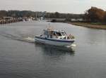 Wer es eilig hat von oder nach Hiddensee zu kommen,der kann auch ein Wassertaxi benutzen.Am 30.Oktober 2010 fotografierte ich das Wassertaxi  ANNA-MARIA  vom Schiff  INSEL HIDDENSEE  als das Wassertaxi den Hafen von Schaprode verlie.