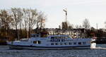 Das 33m lange Passagierschiff ADLER XI am 10.11.22 in Swinemünde