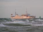 BALTICA steuert nach einer Minikreuzfahrt am Abend wieder den Hafen von Warnemnde an;070826