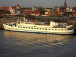 Ausflugsschiff  BALTICA  am 24.04.13 in Rostock in der goldenen Morgensonne
