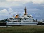BALTRUM I  (IMO 7600562 , 45,56 x 12,00) nach dem Anlegen im Hafen von Neßmersiel am 07.06.2020. Gäste-Austausch , Tagesgäste durften noch nicht auf die Insel(n). 