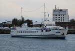 Das Fahrgastschiff BALTICA(Heimathafen Lübeck)beim Auslaufen am Morgen des 17.10.2021 in Warnemünde.