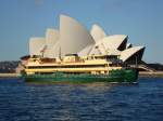 Fhrschiff Collardy mit Opernhaus in Sydney  am 15.07.2008