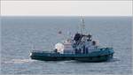 Mit der FISH-HUNTER werden Angelfahrten und Seebestattungen ab Borkum durchgeführt. Sie ist 21 m lang, 6 m breit und fährt unter der Flagge des Vereinigten Königreiches. Hier ist sie am  22.09.2019 auf der Ems unterwegs.