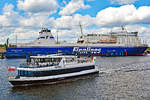 Fahrgastschiff HANSA am Pfingstsonntag, 9.Juni 2019, im Hafen von Travemünde vor der am Skandinavienkai liegenden EURPOPALINK (IMO 9319454.