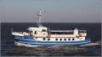 Mit der 1978 gebauten JAN CUX II (IMO 8136099) knnen von Cuxhaven aus Rundfahrten durch Hafen und Elbmndung und Angelfahrten in der Nordsee unternommen werden. Sie ist 27,26 m lang, 7 m breit und hat eine GT/BRZ von 207. Cuxhaven, 30.09.2015.