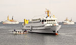 LADY VON BÜSUM (IMO 8009258) im Hafen von Helgoland. Links im Hintergrund: ATLANTIS (IMO 7214545), hinten rechts das Fahrgastschiff FAIR LADY (IMO 7016474). Aufnahme vom 22.07.2015