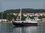 Das Ausflugschiff  M J Kalinin  bei der Ausfahrt aus dem Hafen von Sassnitz auf der anderdhalb stndigen Rundfahrt zu den Kreidefelsen am Knigstuhl.