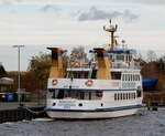 Das 33m lange Passagierschiff MÖNCHGUT in Peenemünde am 09.11.22