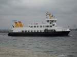Am 05.04.10. verlsst ein Personenfhrschiff den kleinen Hafen Laboe in Richtung Kiel.