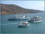 Ausflugsschiffe vor der Insel Spinalonga auf Kreta.