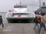 Die HSC Polarstern im Hafen von Helgoland vor unserer Abfahrt nach Emden mit zwischen Stopps auf Norderney und Borkum.
Daneben das Minensuchboot  Hameln  der dt. Marine