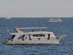 Das Ausflugsboot  Queen 3  auf dem Roten Meer. (Scharm El-Scheich, Dezember 2018)